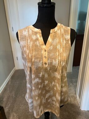 Notations Tan & White Sleeveless Henley Top